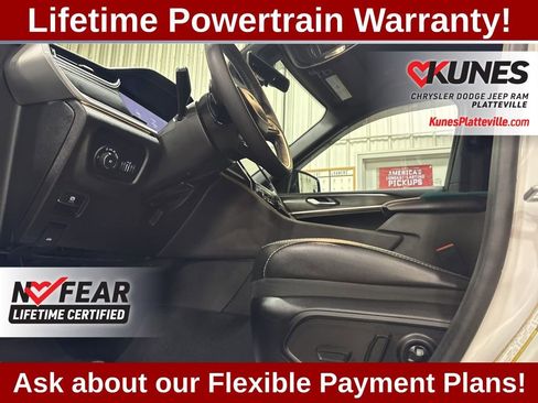 Used 2025 Jeep Grand Cherokee Limited w/ Black Appearance Package image 21