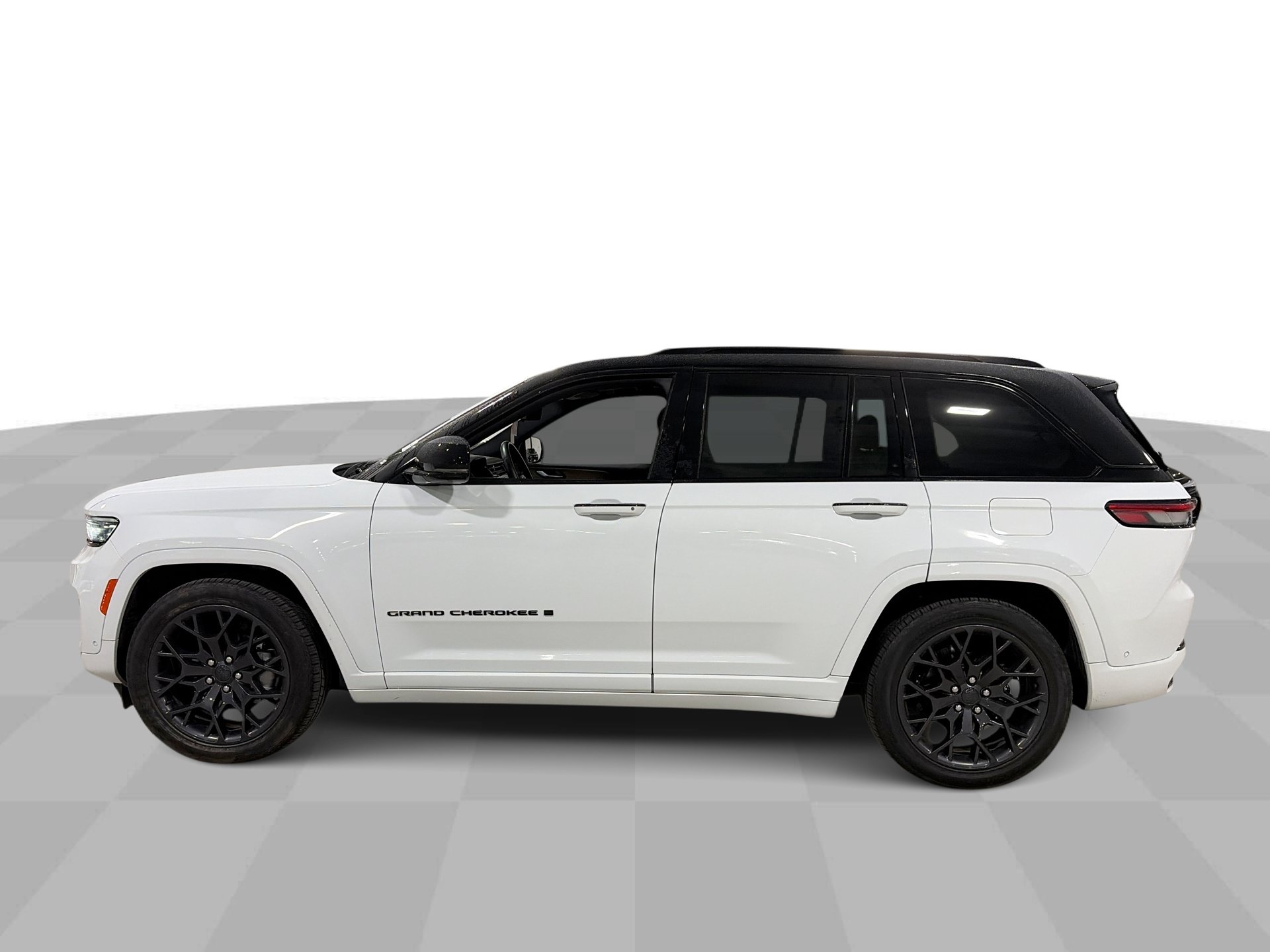 Used 2025 Jeep Grand Cherokee Summit w/ Adv Protech Group IV AWD/4WD image 6