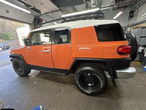 Used 2013 Toyota FJ Cruiser 4WD image 10