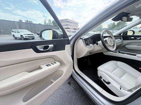 Used 2024 Volvo XC60 T8 Plus AWD/4WD image 9
