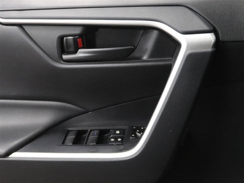 Used 2021 Toyota RAV4 LE image 32