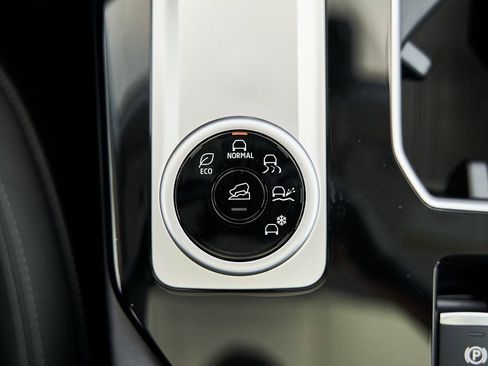 Used 2025 Mitsubishi Outlander SEL image 45