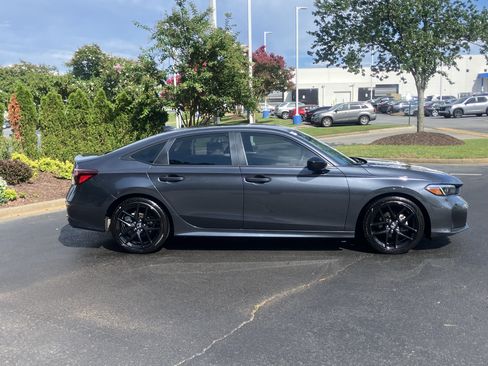 Used 2025 Honda Civic Sport image 11