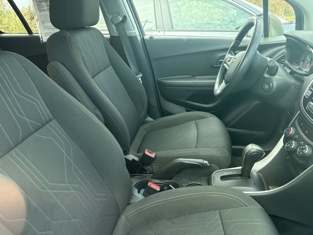Used 2020 Chevrolet Trax LT AWD/4WD image 17