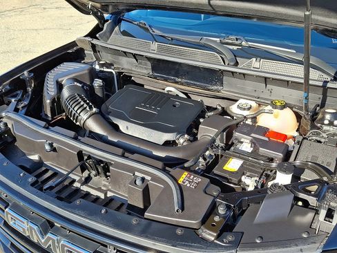 Used 2023 GMC Acadia SLE w/ Driver Convenience Package image 28