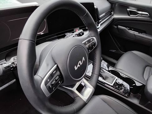 Used 2024 Kia Sportage SX image 8