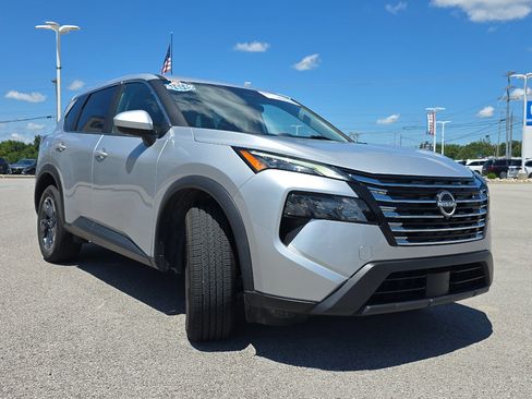 Used 2024 Nissan Rogue SV FWD image 6