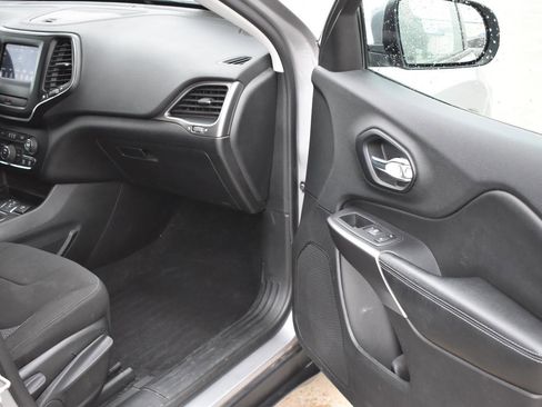 Used 2020 Jeep Cherokee Latitude image 11