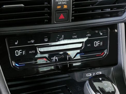 Certified 2025 Volkswagen Jetta SE FWD image 15