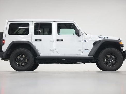 Used 2024 Jeep Wrangler Unlimited AWD/4WD image 16