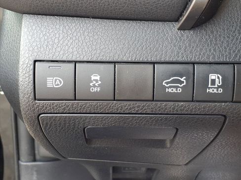 Used 2020 Toyota Camry SE image 21