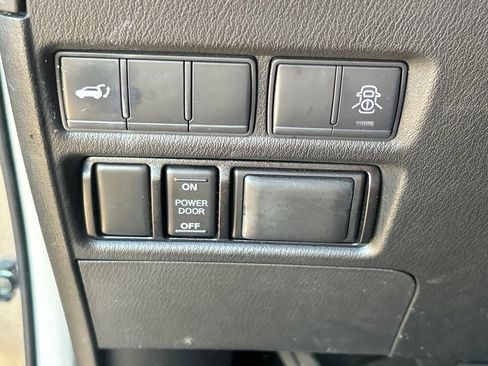 Used 2020 Nissan Armada SL image 26