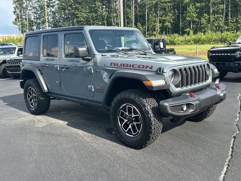 Used 2024 Jeep Wrangler Unlimited Rubicon AWD/4WD image 2