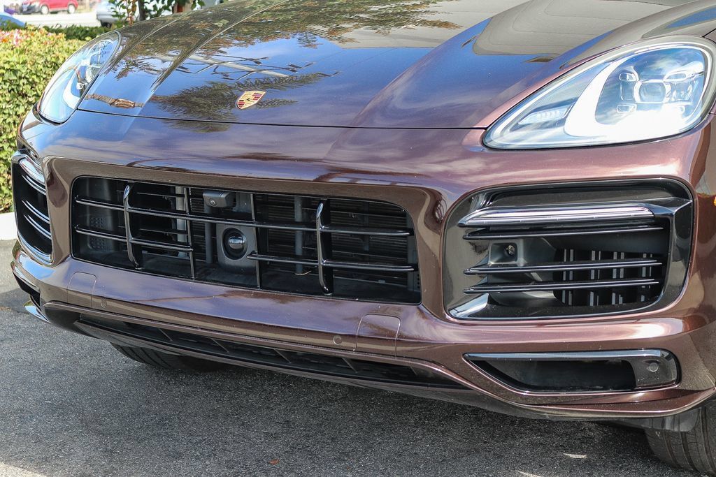Used 2023 Porsche Cayenne AWD/4WD image 5
