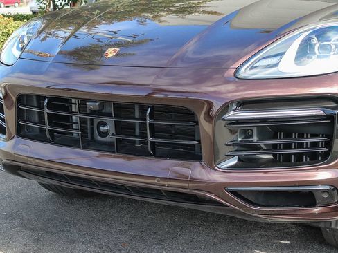 Used 2023 Porsche Cayenne AWD/4WD image 5
