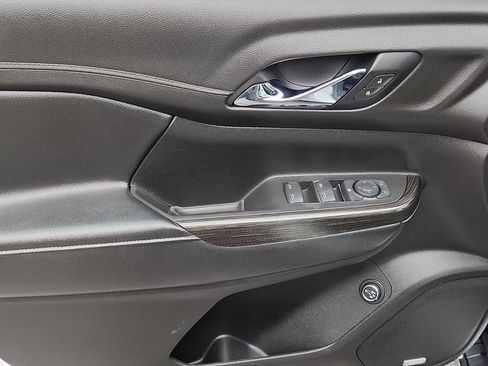 Used 2019 GMC Acadia SLT AWD/4WD image 13