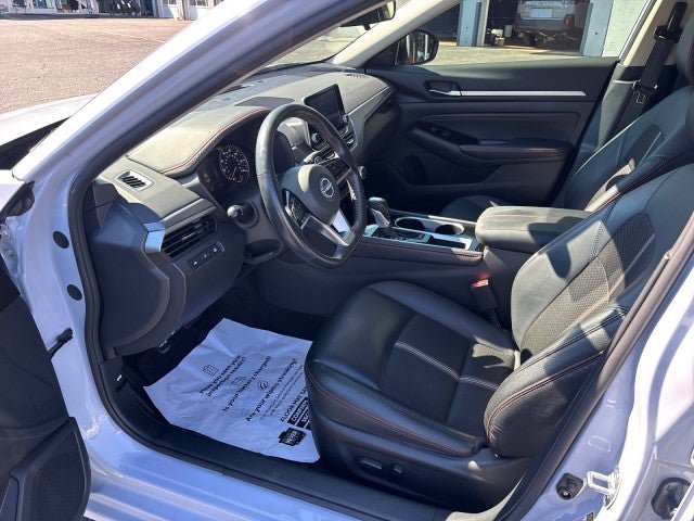 Used 2023 Nissan Altima 2.5 SR FWD image 14