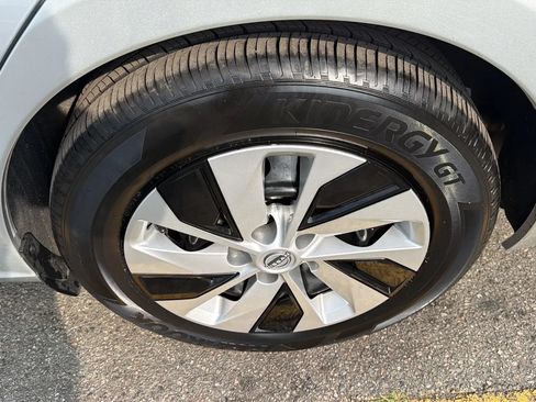 Used 2024 Nissan Altima 2.5 S FWD image 9