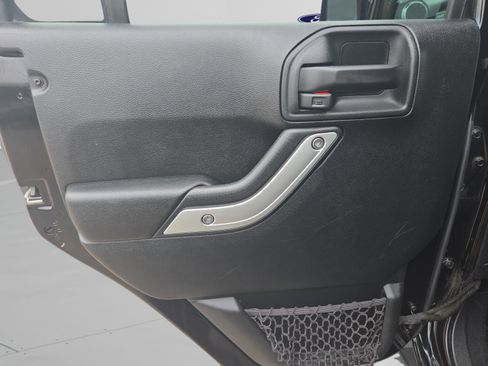 Used 2017 Jeep Wrangler Unlimited Sahara image 20