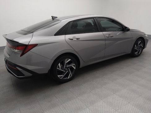 Used 2025 Hyundai Elantra Sport FWD image 10