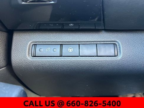 Used 2024 Nissan Pathfinder SV image 21