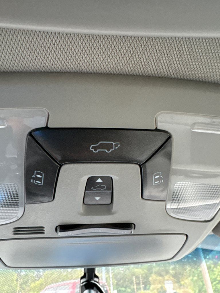 Used 2017 Toyota Sienna XLE Premium AWD/4WD image 29