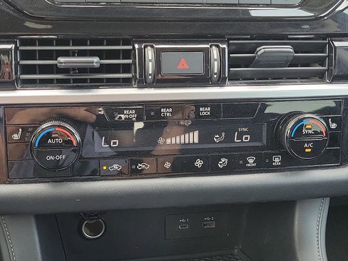 Used 2025 Nissan Pathfinder SV image 15