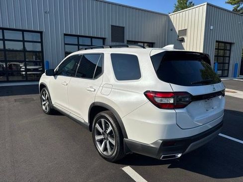 Certified 2023 Honda Pilot Touring image 6