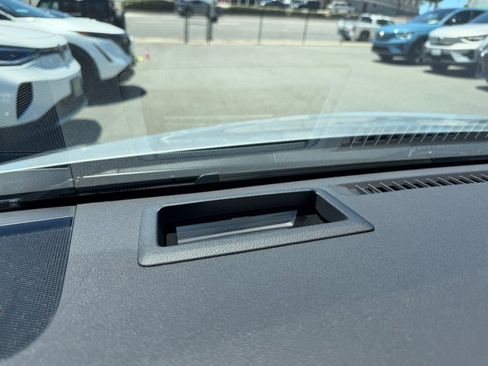 Used 2022 Toyota Prius Prime Limited FWD image 12