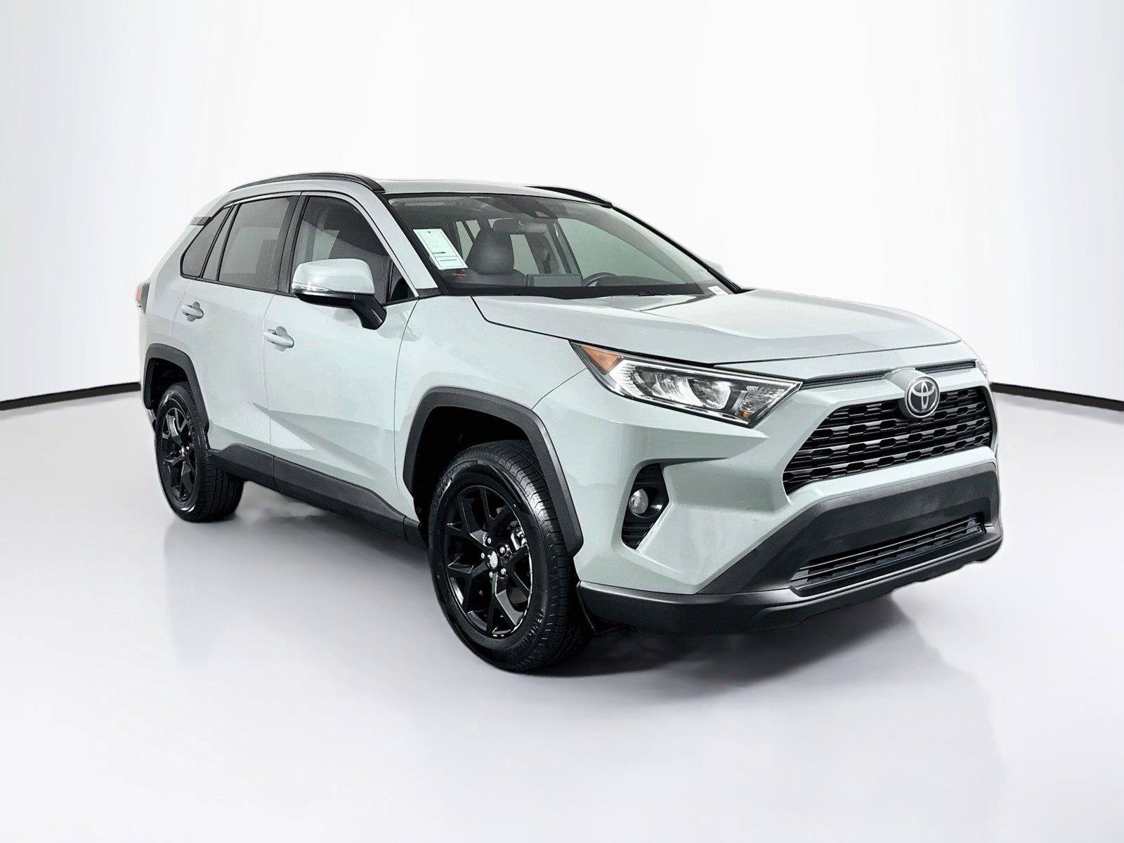 Used 2019 Toyota RAV4 XLE w/ Convenience Package FWD image 9