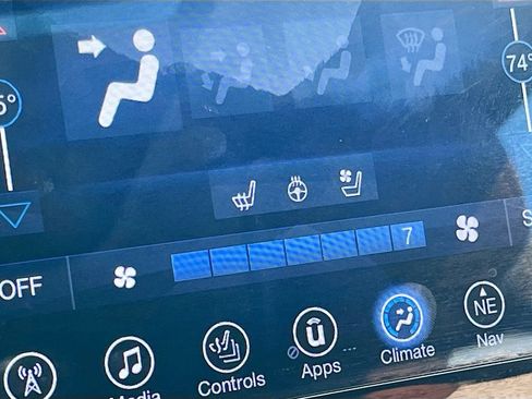 Used 2017 Chrysler Pacifica Limited w/ Advanced Safetytec Group FWD image 19