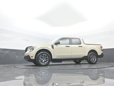 New 2025 Ford Maverick XLT image 32