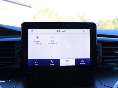 Used 2022 Ford Explorer XLT image 16