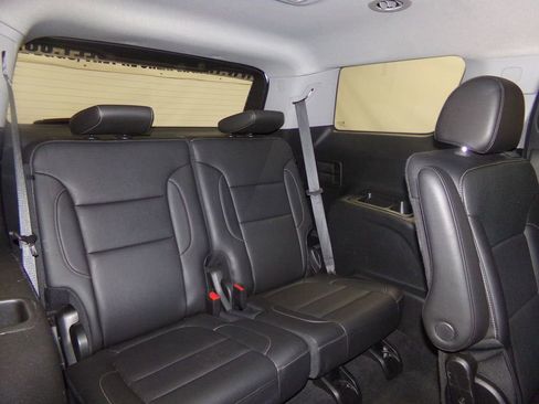 Used 2023 GMC Acadia SLT image 8