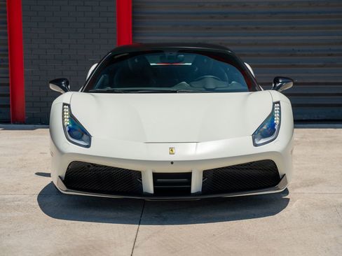 Used 2016 Ferrari 488 GTB RWD image 2