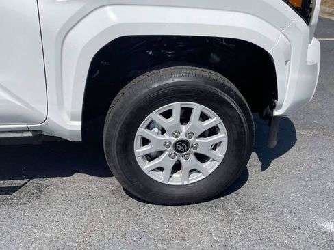 Used 2026 Toyota Tacoma SR5 AWD/4WD image 10
