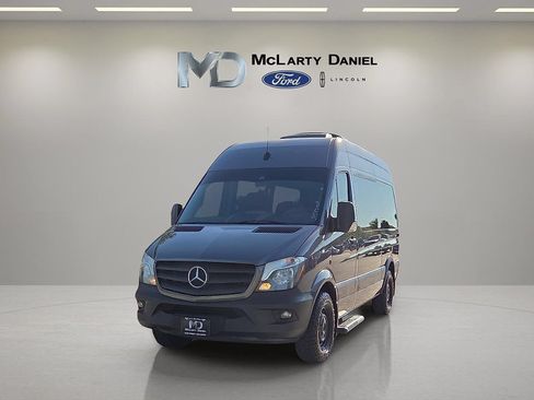 Used 2018 Mercedes-Benz Sprinter 2500 image 2