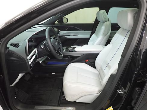 Used 2024 Cadillac Lyriq Sport image 10