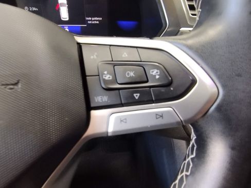 Certified 2022 Volkswagen Tiguan SE FWD image 29