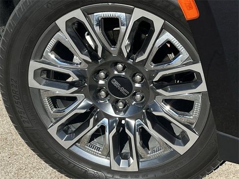 Used 2023 GMC Yukon XL Denali image 10