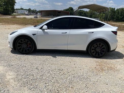 Used 2022 Tesla Model Y Performance AWD/4WD image 10