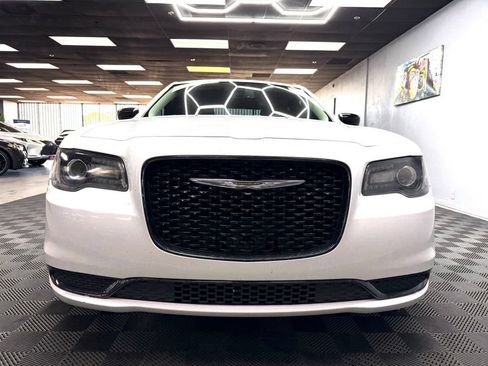 Used 2019 Chrysler 300 Touring w/ Sport Appearance Package RWD image 3