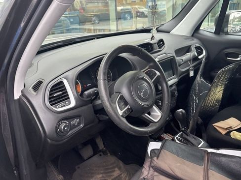 Used 2018 Jeep Renegade Latitude image 3