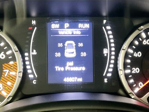 Used 2023 Jeep Renegade Latitude AWD/4WD image 23