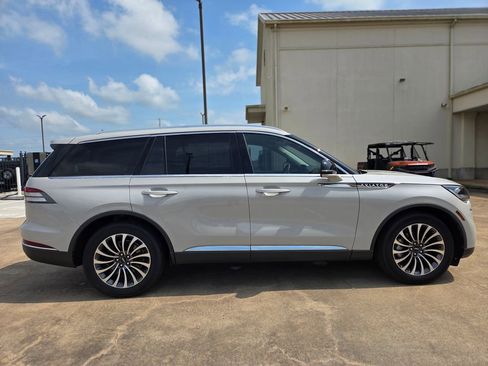 Used 2023 Lincoln Aviator 2WD w/ Premium Package image 4