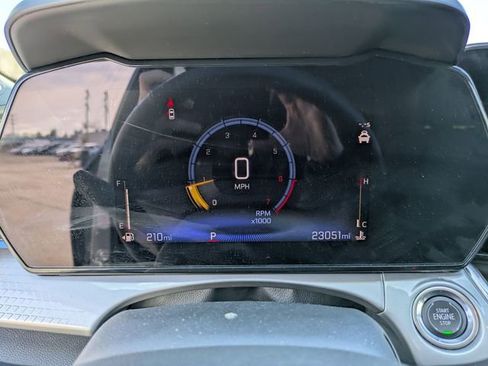 Used 2025 Chevrolet Trax LT w/ LT Convenience Package image 24