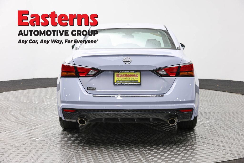 Used 2023 Nissan Altima 2.5 SR w/ SR Premium Package FWD image 8