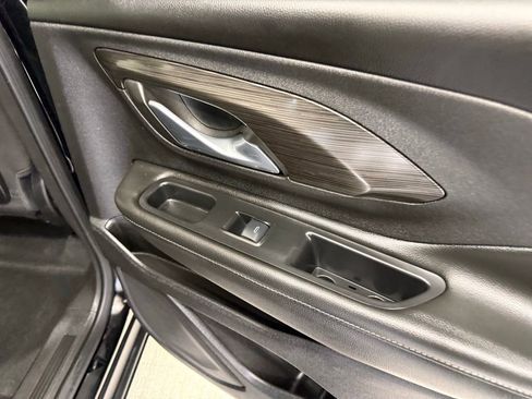 Used 2024 GMC Terrain SLE image 25