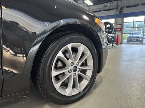 Used 2020 Ford Fusion SE FWD image 18
