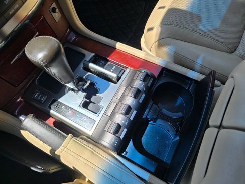 Used 2011 Lexus LX 570 4WD image 18